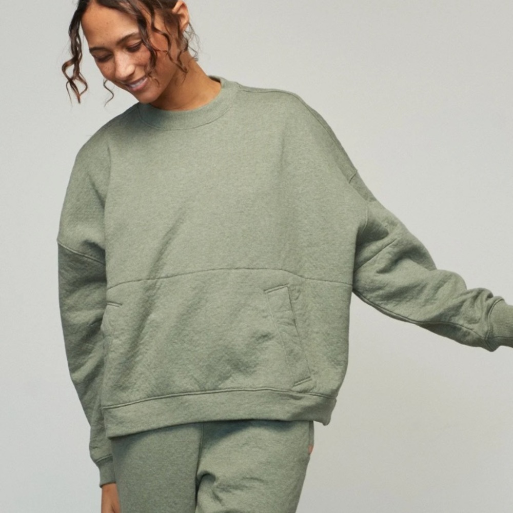 Restore Double Faced Crew Sweatshirt Size Medium.